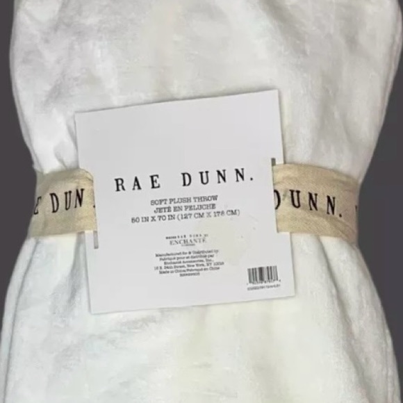 NWT RAE DUNN HALLOWEEN/SPOOKY PATCH SOFT PLUSH 50x70 THROW BLANKET WHITE W/BAT - Picture 2 of 3